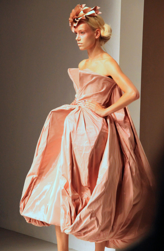 Prepara té y bizcochos: London Fashion Week