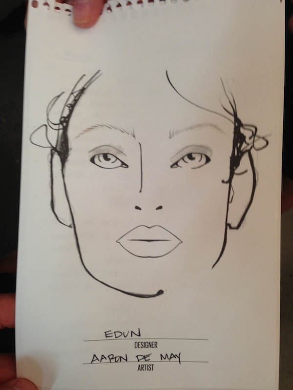 Lipglass en el ojo. Literal. Edun Backstage – MBFW
